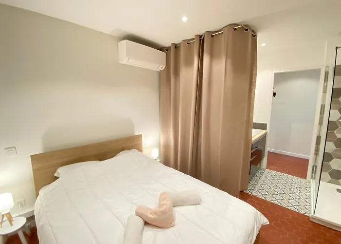 06cf Beautiful Renovated In Old Appartamento Antibes