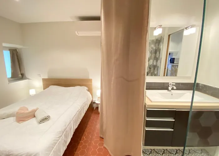 06cf Beautiful Renovated In Old