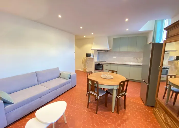 06cf Beautiful Renovated In Old Appartamento Antibes