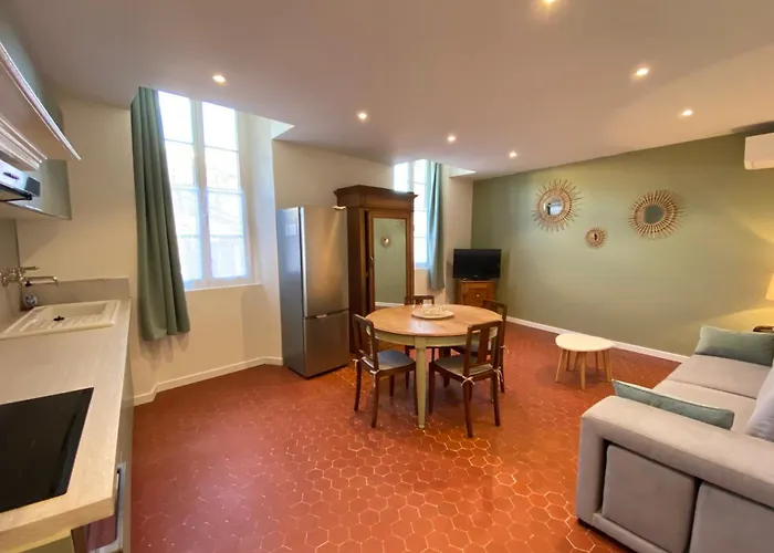 06cf Beautiful Renovated In Old Appartamento Antibes