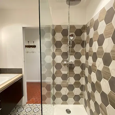 06cf Beautiful Renovated In Old Апартаменти *