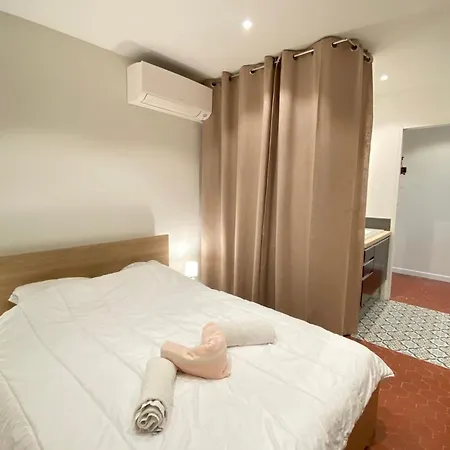 06cf Beautiful Renovated In Old Апартаменти *