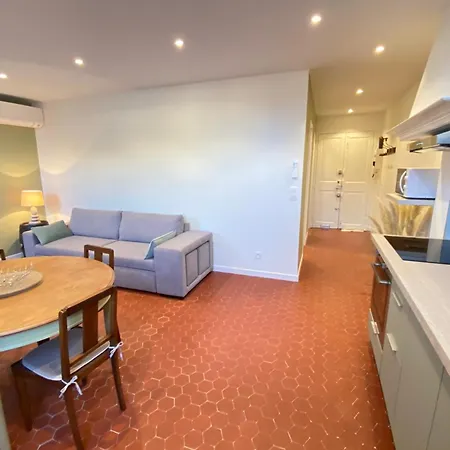 06cf Beautiful Renovated In Old شقة