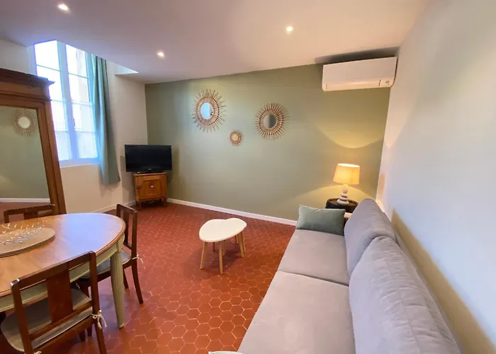 06cf Beautiful Renovated In Old Apartman Antibes