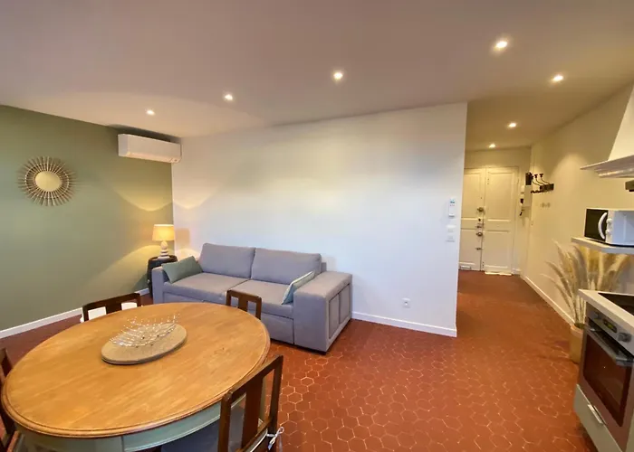 06cf Beautiful Renovated In Old Apartman Antibes