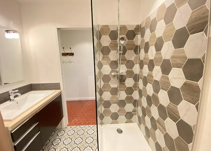 06cf Beautiful Renovated In Old Apartman *